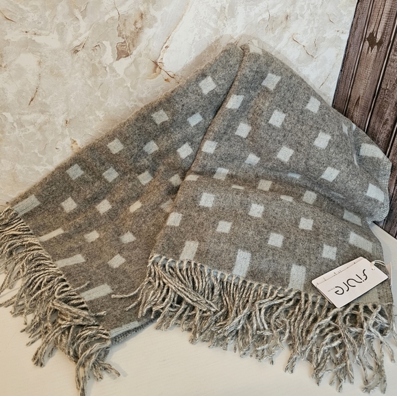 Fibre By Auskin Merino Wool Throw Blanket Gray Seamist - Picture 5 of 16